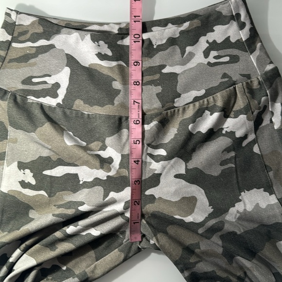 Chaser green camouflage flared leggings w/ side slit bottoms S - Picture 6 of 9